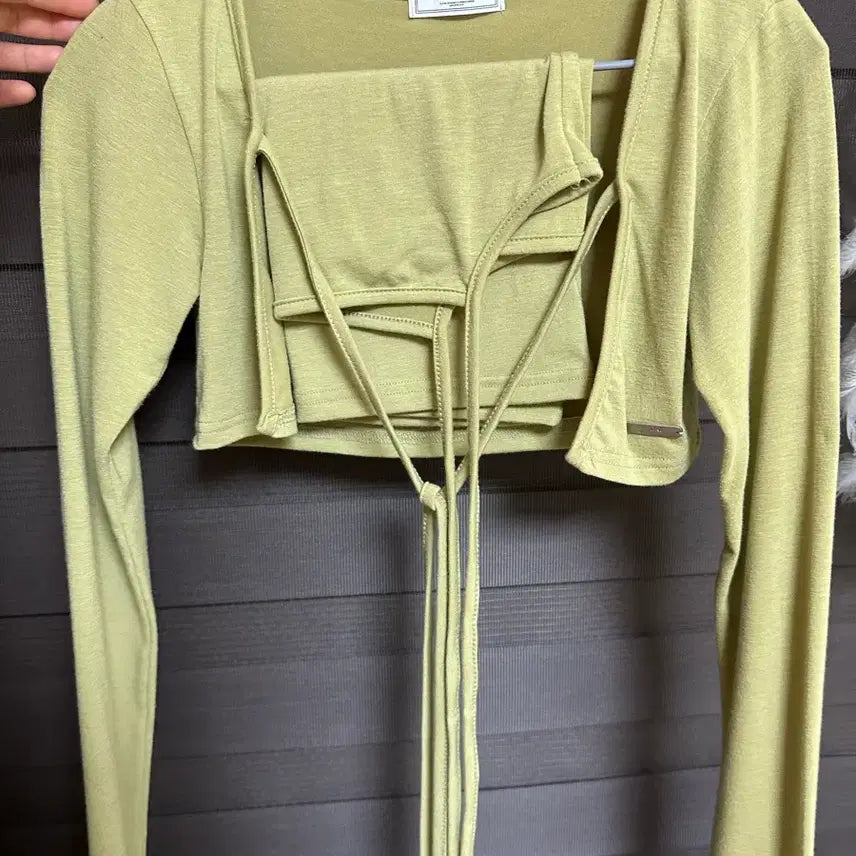 [BUNJANG] Twice Consecutive Halterneck Crop Tank Cardigan Set - Olive / 트위 컨티 홀터넥 크롭 나시 가디건 SET 올리브(OL)