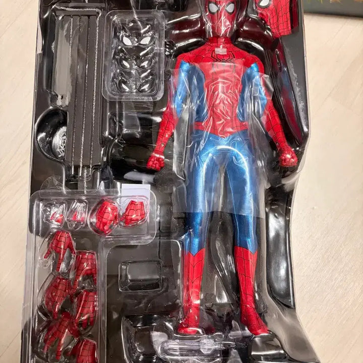 [BUNJANG] Hot Toys Spider-Man New Red &amp; Blue Deluxe Version (Unused) / 미사용)핫토이 스파이더맨 뉴레드앤블루 팝니다!