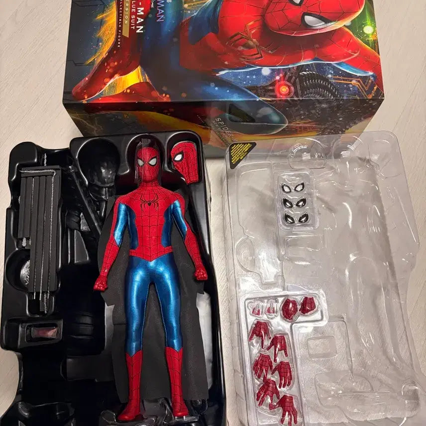 [BUNJANG] Hot Toys Spider-Man New Red &amp; Blue Deluxe Version (Unused) / 미사용)핫토이 스파이더맨 뉴레드앤블루 팝니다!