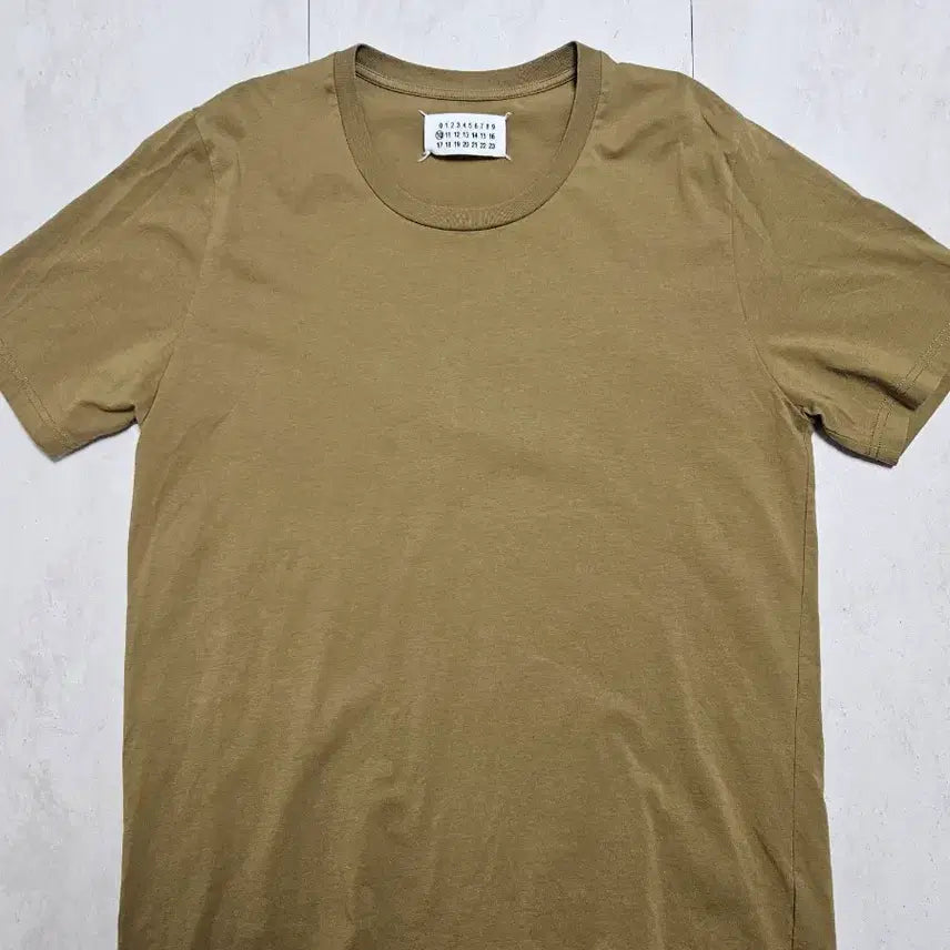 [BUNJANG] Maison Margiela Khaki Short Sleeve T-Shirt / [L]마르지엘라 카키 반팔 티셔츠