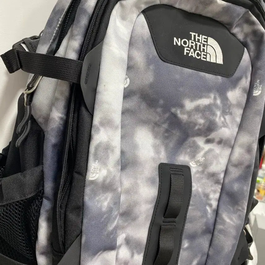 [BUNJANG] The North Face Hot Shot Grey Backpack / [상태우수] 노스페이스 핫샷 그레이 백팩 가방