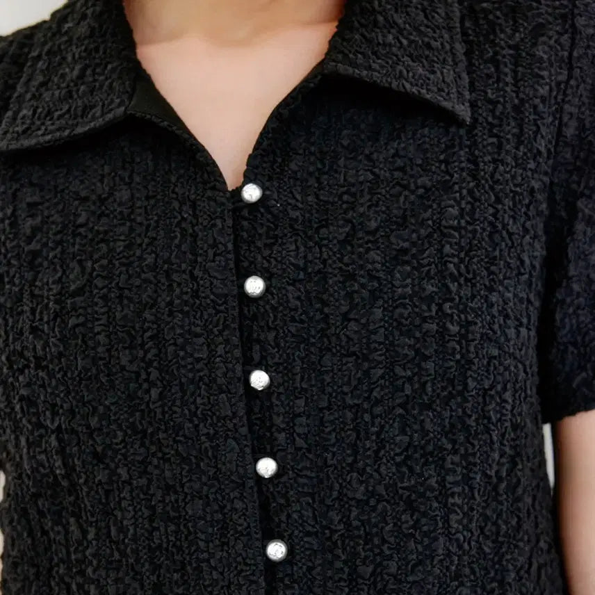 [BUNJANG] LOOKAST Britney Crop Wrinkle Blouse Black / 룩캐스트(LOOKAST) 브리트니 크롭 윙클 블라우스 55