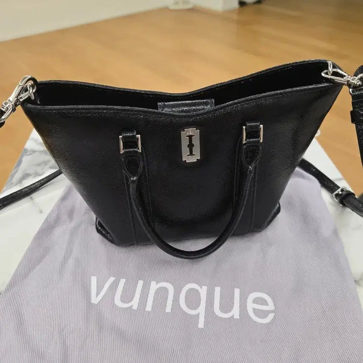 [BUNJANG] Vunque One Eleven Mini Tote Bag / 분크 원일래븐 미니토트백