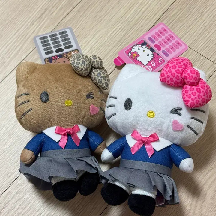 [BUNJANG] Japanese Official Uniform Kitty Set (2PCS) + Mamé &amp; Kuro Uniform Dolls (Service) / 일본 정품 교복 키티 2개 세트 + 마멜 쿠로 교복 인형 서비스