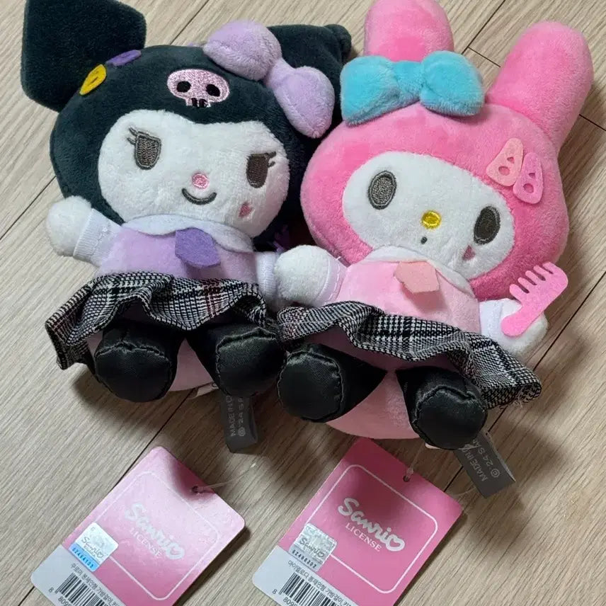 [BUNJANG] Japanese Official Uniform Kitty Set (2PCS) + Mamé &amp; Kuro Uniform Dolls (Service) / 일본 정품 교복 키티 2개 세트 + 마멜 쿠로 교복 인형 서비스