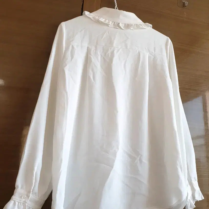 [BUNJANG] CLOVIS White Rose Embroidered Blouse / CLOVIS 화이트 로즈 자수 블라우스
