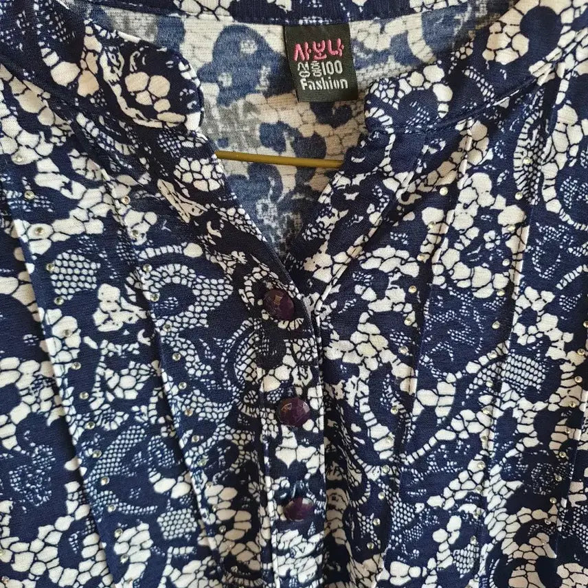 [BUNJANG] Blue White Flower Pattern Blouse / 블루 화이트 플라워 패턴 블라우스