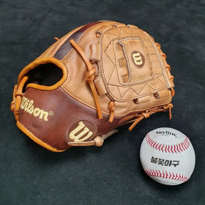 [BUNJANG] Wilson A2K Pitcher &amp; All-Around 12-inch Baseball Glove / [ 무상AS ] 윌슨 A2K 투수 &amp; 올라운드 12인치 / 야구글러브