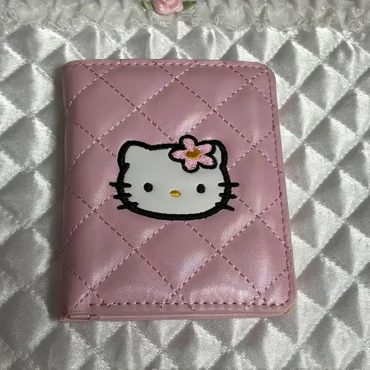 [BUNJANG] Sanrio Hello Kitty Quilting Wallet Card Holder / 산리오 헬로키티 문방구 퀼팅 지갑 카드지갑 포카 포토카드 아이돌