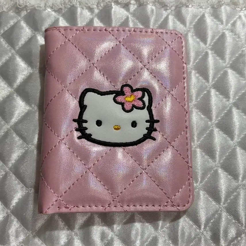 [BUNJANG] Sanrio Hello Kitty Quilting Wallet Card Holder / 산리오 헬로키티 문방구 퀼팅 지갑 카드지갑 포카 포토카드 아이돌