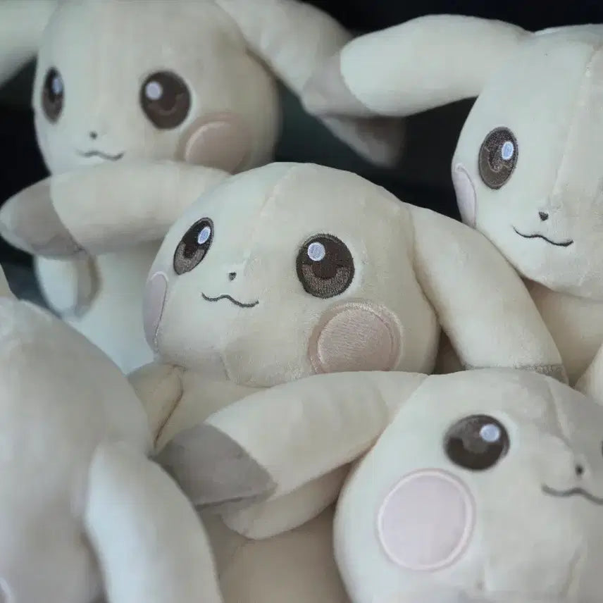 [BUNJANG] Pokemon Center Pikachu Plush (White) / 창백한 피카츄 인형