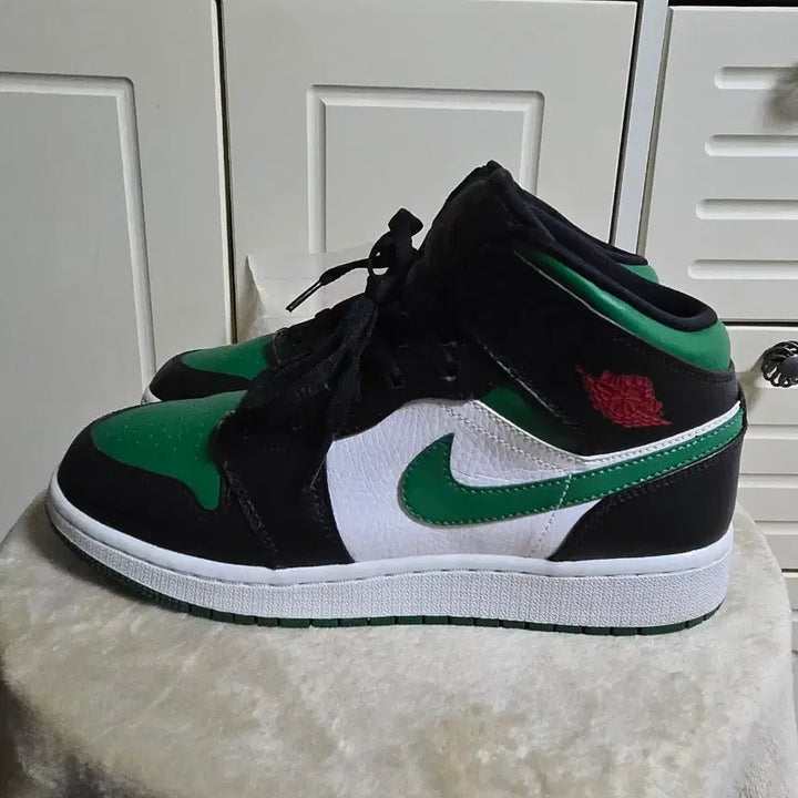 [BUNJANG] Nike Air Jordan 1 Mid Green Toe (240) / 240/나이키 에어 조던 1 미드그린토