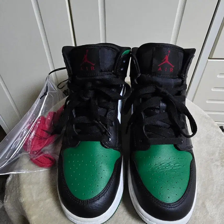 [BUNJANG] Nike Air Jordan 1 Mid Green Toe (240) / 240/나이키 에어 조던 1 미드그린토