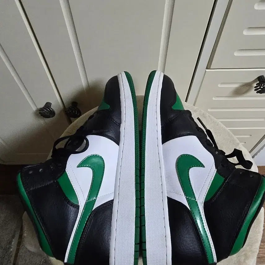[BUNJANG] Nike Air Jordan 1 Mid Green Toe (240) / 240/나이키 에어 조던 1 미드그린토
