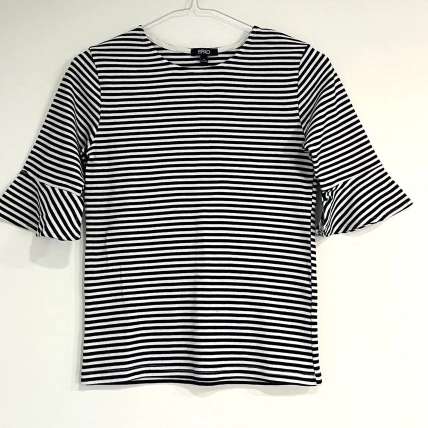 [BUNJANG] SPA O Frill Sleeve T-Shirt / 스파오 소매 프릴 티셔츠