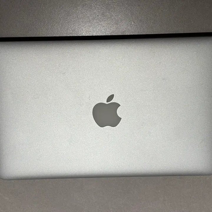 [BUNJANG] Apple MacBook Air 11-inch (2012, A1465) with Charger / 맥북에어 11인치 2012년형 (A1465) +충전기 포함