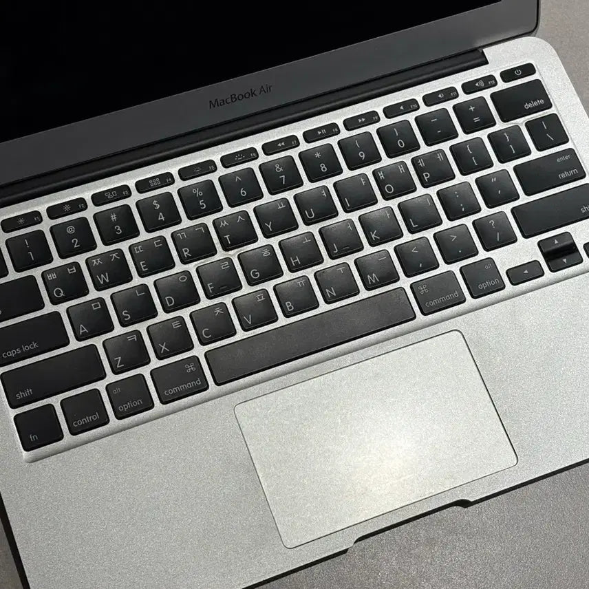 [BUNJANG] Apple MacBook Air 11-inch (2012, A1465) with Charger / 맥북에어 11인치 2012년형 (A1465) +충전기 포함