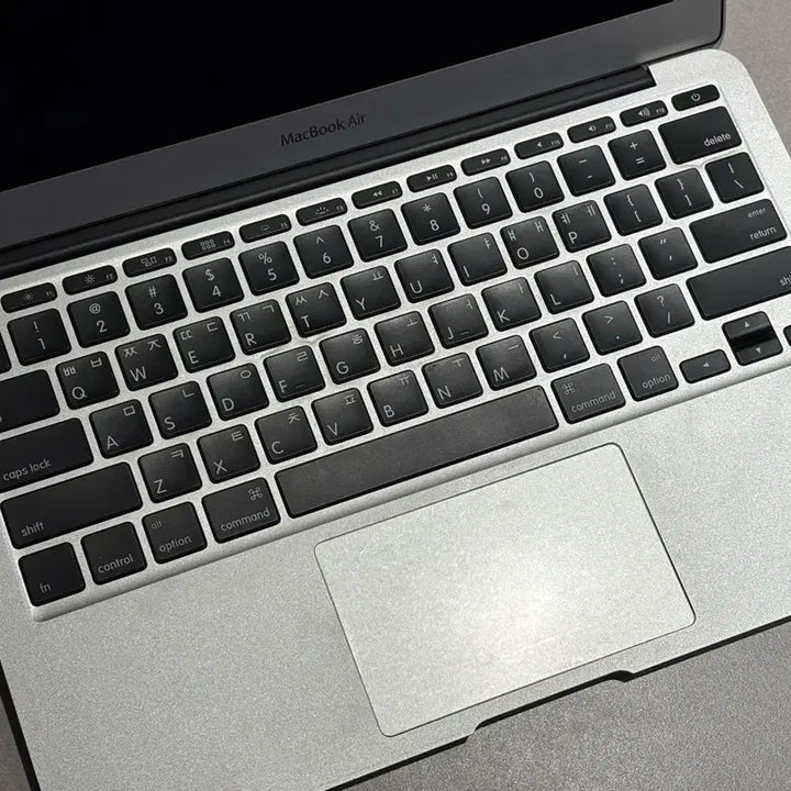[BUNJANG] Apple MacBook Air 11-inch (2012, A1465) with Charger / 맥북에어 11인치 2012년형 (A1465) +충전기 포함