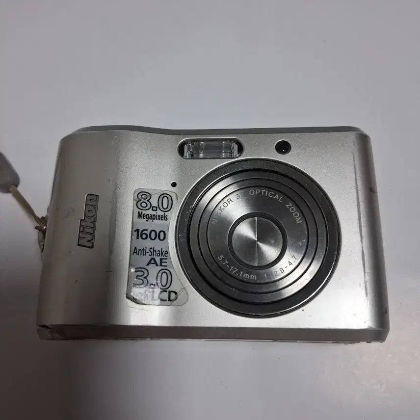 [BUNJANG] Nikon 8.0 Megapixel Optical Zoom Camera Silver / 니콘 8.0 메가픽셀 광학 줌 카메라 실버