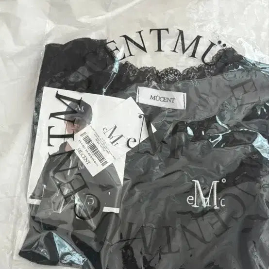 [BUNJANG] MUSEENT Sunnie Lace Short Sleeve T-Shirt (Sealed) / 무센트 서니어 레이스 반팔 미개봉 미착용 판매(하투하 이안 착용)