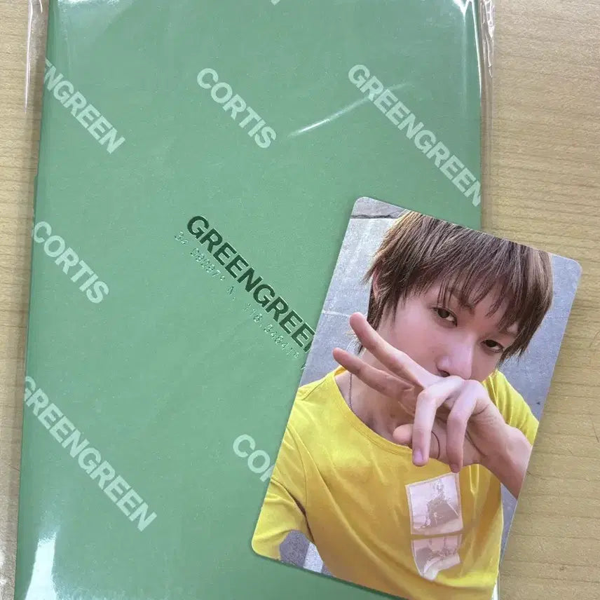 [SOLD OUT] 코르티스 마틴 그린그린 위버스 버전 B