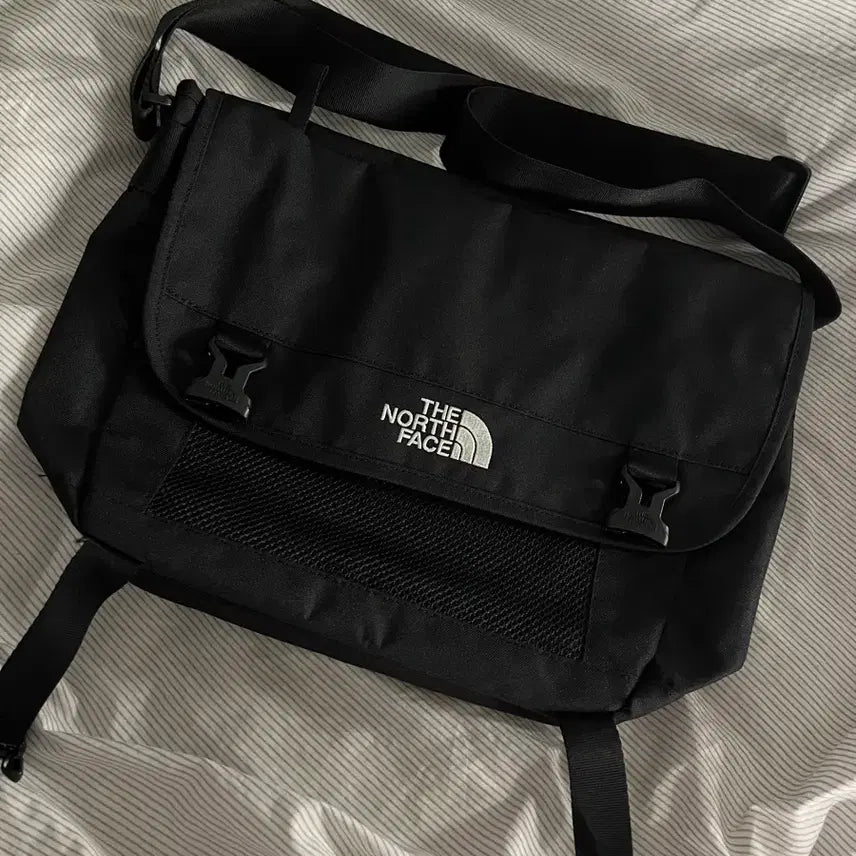 [BUNJANG] The North Face Messenger Crossbody Bag / 노스페이스 메신저백 크로스백