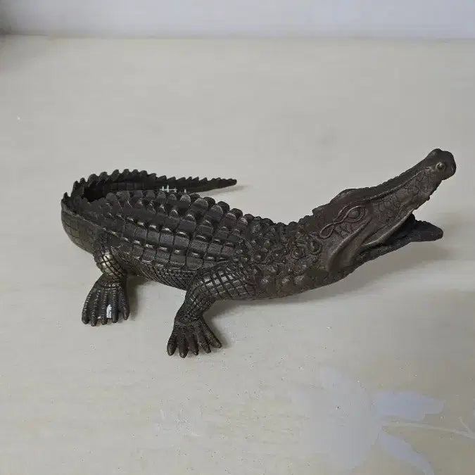 [BUNJANG] Bronze Crocodile Statue / 창동 "악어 조각상"