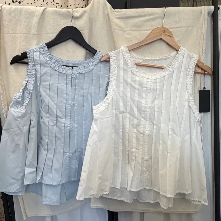[BUNJANG] Blue/White Shirring Pintuck Sleeveless Blouse / 블루/화이트 셔링 핀턱 민소매 블라우스