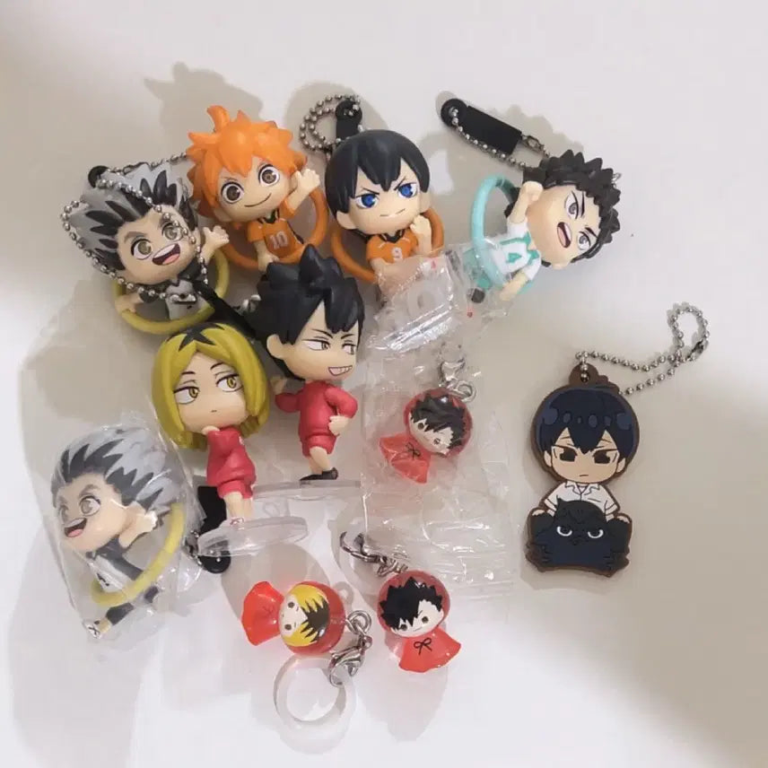 [BUNJANG] Haikyuu!! Keychain &amp; Figure Bundle Set (Kageyama, Hinata, Bokuto, Kuroo, Kenma) / [일괄]하이큐 키링 피규어 메지루시 가챠(카게야마히나타보쿠도쿠로오켄마)