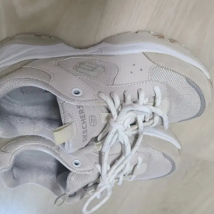 [BUNJANG] Skechers Sneakers Beige 245 / 스케쳐스 운동화 베이지 245