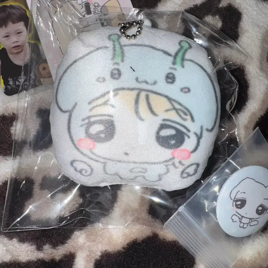 [BUNJANG] BOYNEXTDOOR Leehan Cushion Keyring &amp; Pin Button Set / 보넥도 눔이님 이한 쿠션키링 핀버튼 양도