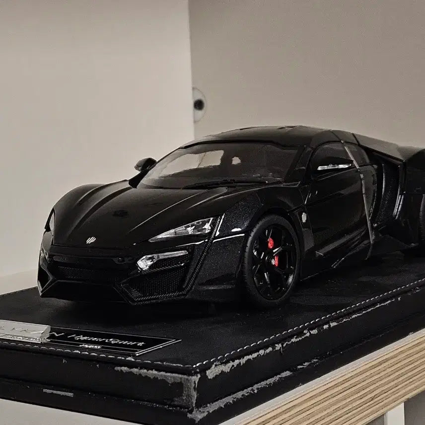 [BUNJANG] Limited Edition Lykan HyperSport 1:18 Scale Diecast Model / 한정판 1:18 라이칸 하이퍼스포트 자동차 다이캐스트 모형 (최종가격)