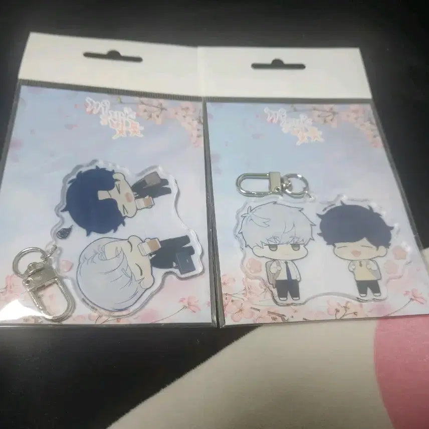 [BUNJANG] Winter Blooming Roses Acrylic Keyring Bundle Set (2 Types, Sealed) / 겨울지나벚꽃 아크릴 키링 2종 미개봉 일괄