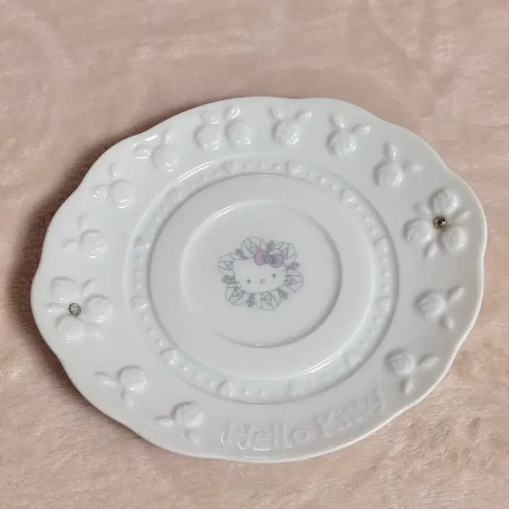 [BUNJANG] Sanrio Hello Kitty Vintage Ceramic Tray Rose / 고전 산리오 헬로키티 고전키티 트레이 도자기 접시 그릇 장미 로즈
