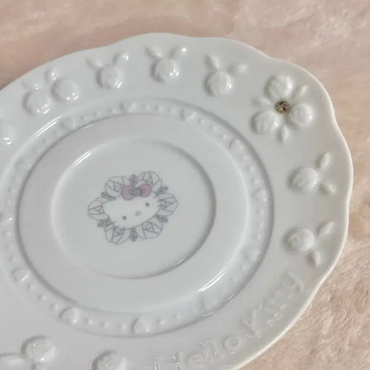 [BUNJANG] Sanrio Hello Kitty Vintage Ceramic Tray Rose / 고전 산리오 헬로키티 고전키티 트레이 도자기 접시 그릇 장미 로즈