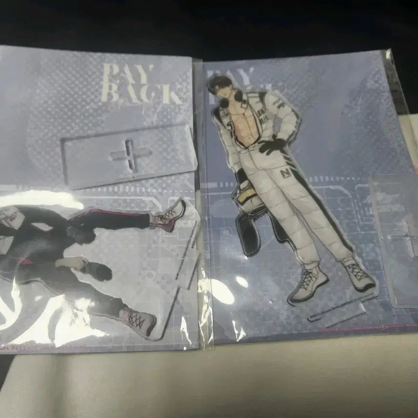 [BUNJANG] Payback Another Pink Yunjay &amp; Liyuhan Acrylic Stand Bundle (Sealed) / 페이백 어나더 핑크 윤제이 이유한 아크릴 스탠드 미개봉 일괄