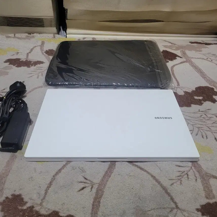 [BUNJANG] Samsung Galaxy Book NT550XDA K14AW Laptop / 삼성 갤럭시북 NT550XDA K14AW