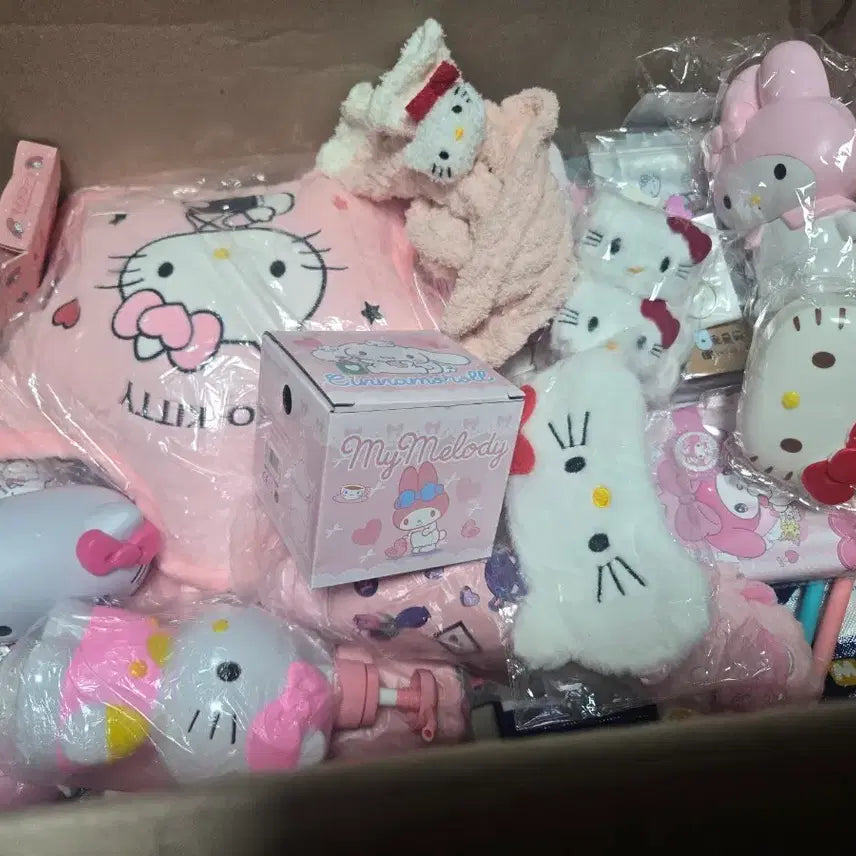 [BUNJANG] Sanrio Characters Hello Kitty &amp; My Melody Plush &amp; Accessories Bundle Set / 산리오 캐릭터 상품 헬로키티 마이멜로디