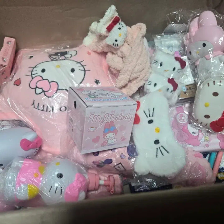 [BUNJANG] Sanrio Characters Hello Kitty &amp; My Melody Plush &amp; Accessories Bundle Set / 산리오 캐릭터 상품 헬로키티 마이멜로디
