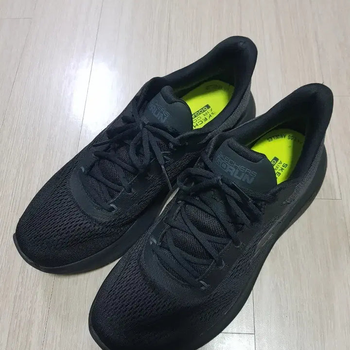[BUNJANG] Skechers Go Run Max Cushioning Shoes (Size 250, Black) / 스케쳐스 고런 멕스쿠셔닝 (250size)