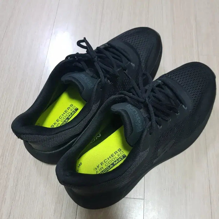 [BUNJANG] Skechers Go Run Max Cushioning Shoes (Size 250, Black) / 스케쳐스 고런 멕스쿠셔닝 (250size)