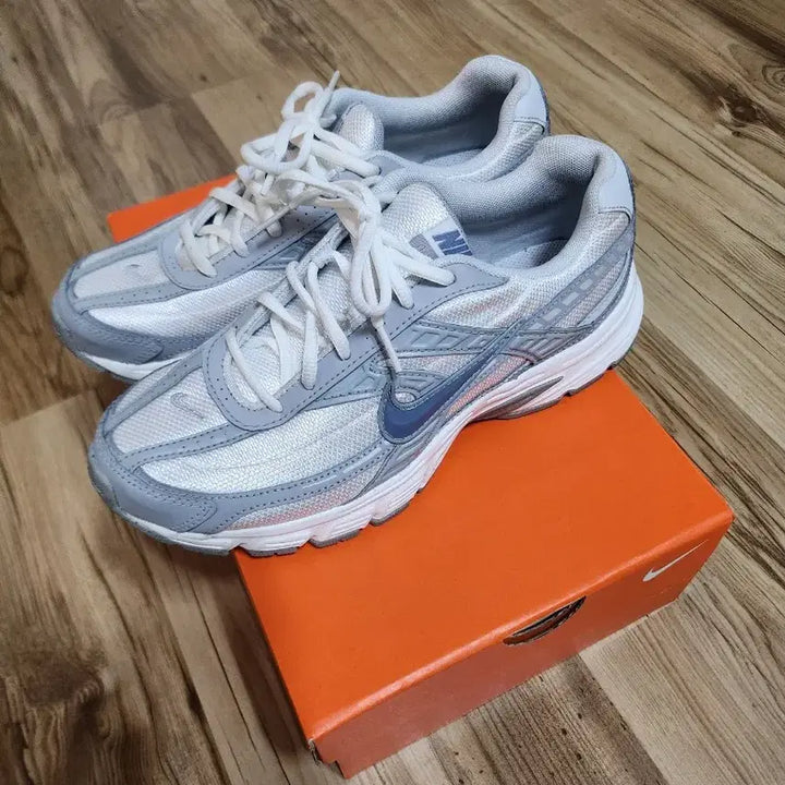 [BUNJANG] Nike Athletic Shoes Size 255 / 나이키 운동화 255 1회착용