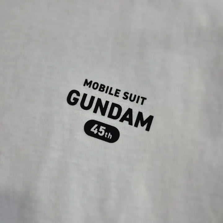 [BUNJANG] Uniqlo Gundam 45th Anniversary UT T-Shirt XL / 유니클로 건담 45주년 반팔 티셔츠 xl 105 건프라 모빌수트 ut