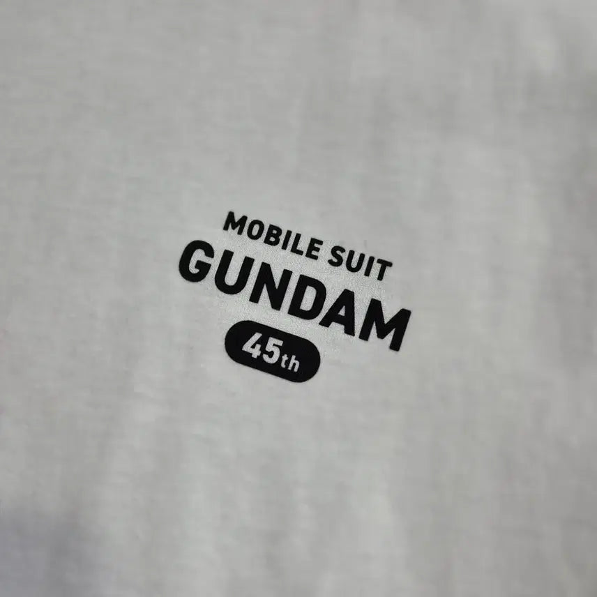 [BUNJANG] Uniqlo Gundam 45th Anniversary UT T-Shirt XL / 유니클로 건담 45주년 반팔 티셔츠 xl 105 건프라 모빌수트 ut