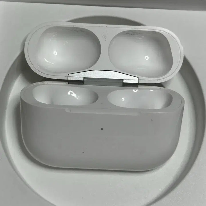 [BUNJANG] Apple AirPods Pro (2nd Generation) 8-pin / 에어팟 프로2 8핀