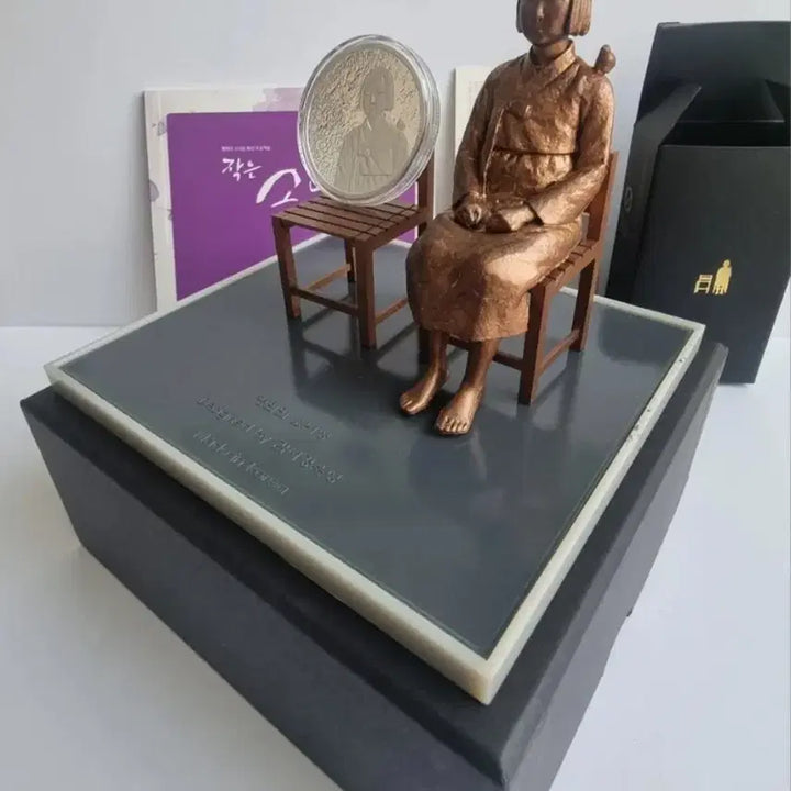 [BUNJANG] 2017 Chad Peace Statue Commemorative Silver Coin 1 oz 99.9% / 2017 차드 소녀상 기념 은화 1온스 99.9%