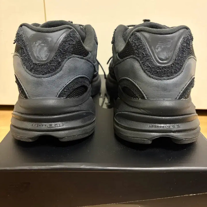 [BUNJANG] New Balance 2010 Absorb Black Phantom / [270] 뉴발란스 2010 앱졸브 블랙 팬텀