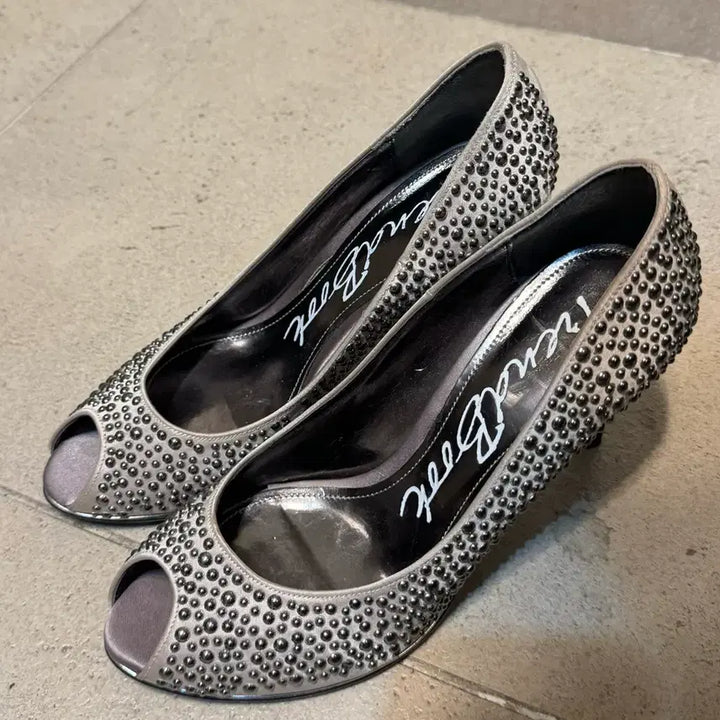 [BUNJANG] Trend Book Embellished Heels / 트렌드북 구두