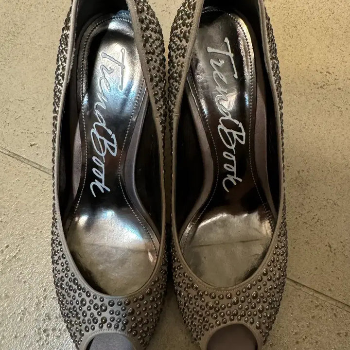 [BUNJANG] Trend Book Embellished Heels / 트렌드북 구두