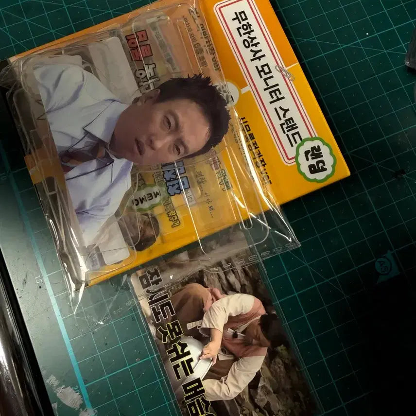 [BUNJANG] Infinite Challenge Acrylic Standee Park Myung Soo + Jung Joon Ha Card Mom&
